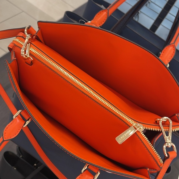 MICHAEL KORS
Sheila Md CZ Faux Saffiano Leather CZ Satchel Crossbody
POPPY
NWT - Picture 8 of 16